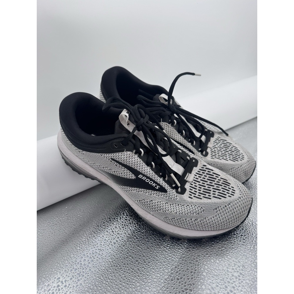 Size 11.5 Brooks Revel 7 White Black GREAT CONDITION lots of tread life gym